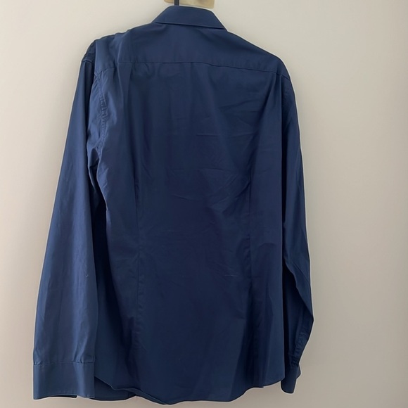 Calvin Klein Blue Dress Shirt Elegant Design - Picture 2 of 3